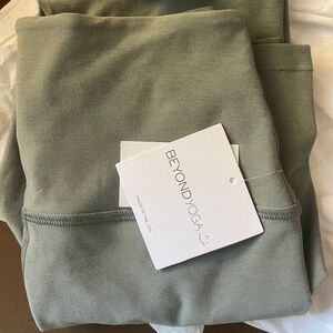 BRAND NEW Beyond Yoga Space Dye Leggings